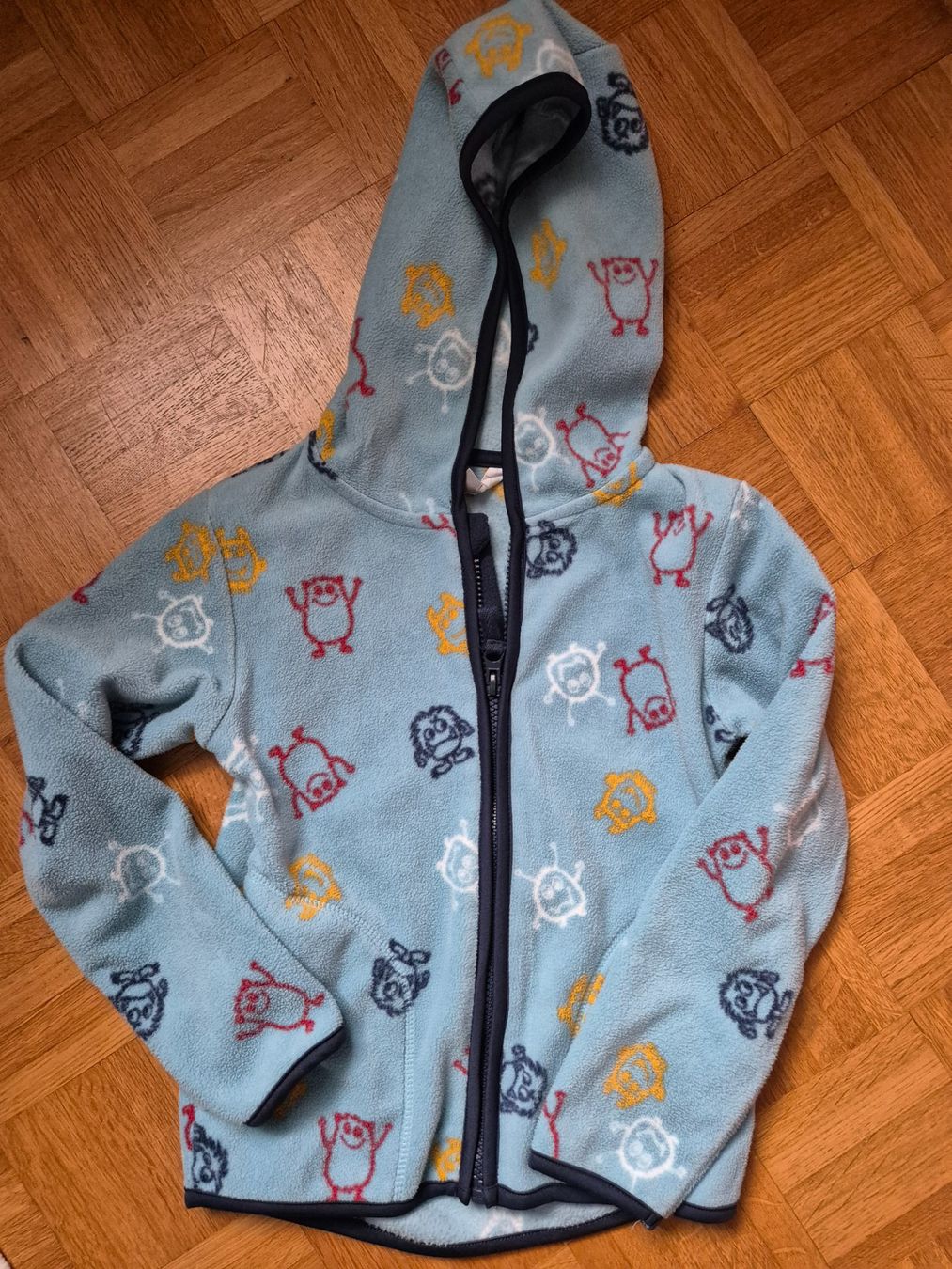 Jacken & Mäntel: Kapuzenjacke hellblau mit Monstern Gr. 122 – Gebraucht aus Dietikon von grafad