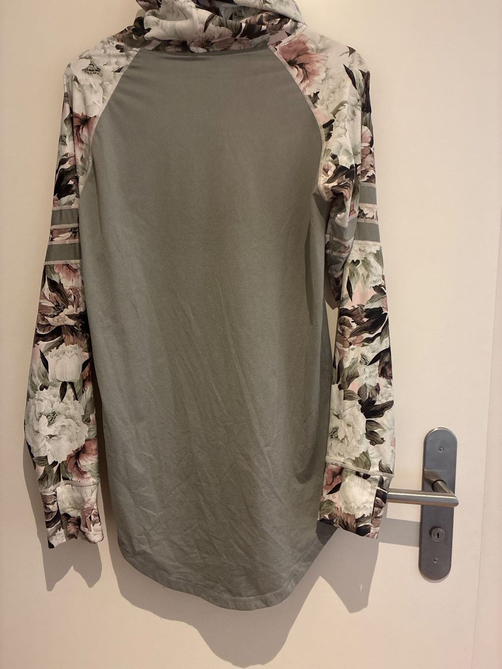 Pullover & Sweatshirts: Langarmshirt für Ski fahren oder so. Grösse M – Gebraucht aus Winterthur von StEfFi_94ZiSt 2