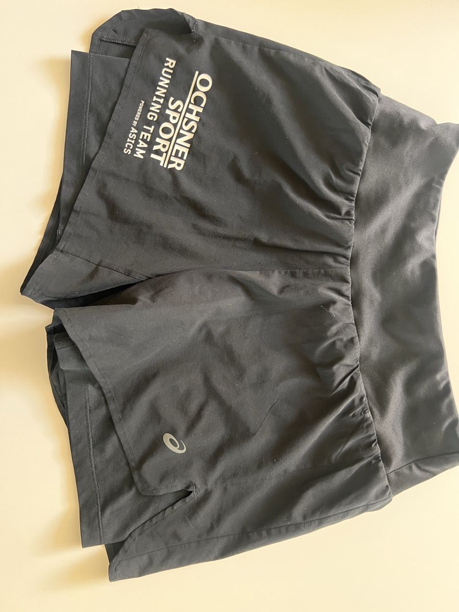 Asics Pantalons: Asics Shorts – D'occasion à Zürich par caro.ha.