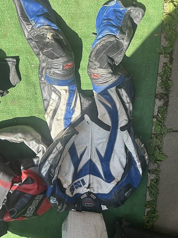 IXS Lotti di vestiti: Diverse tute da moto IXS – Usato da Bosco Luganese venduto da gio_dn86