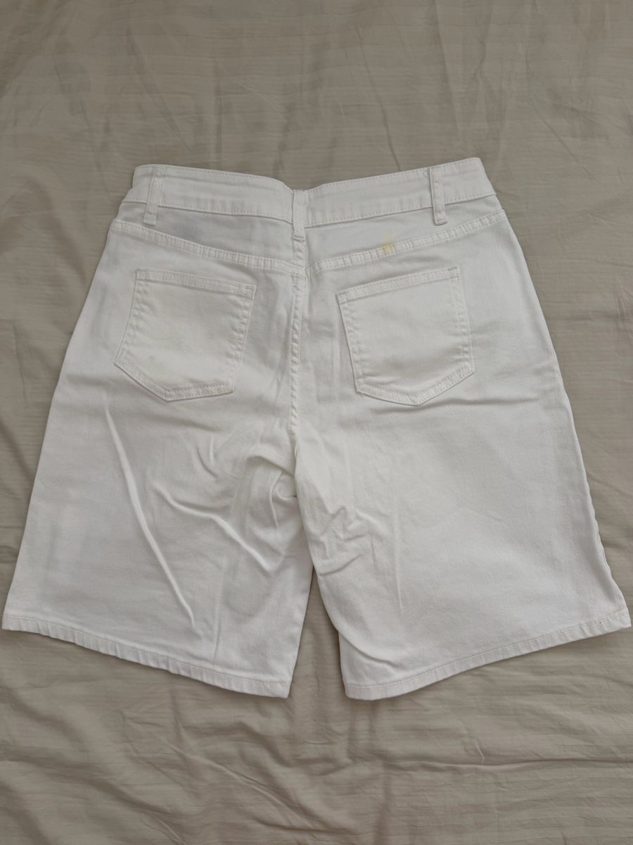 Hosen: White long Shorts – Gebraucht aus Möhlin von Diljan 1