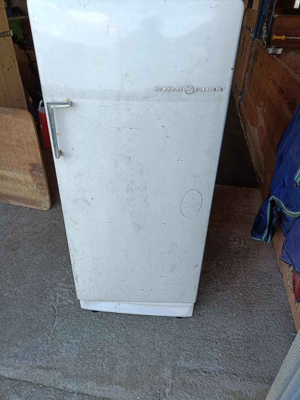 Kühlschrank: Antiker Retro Kühlschrank – Defekt aus Tuggen von andimuk 1