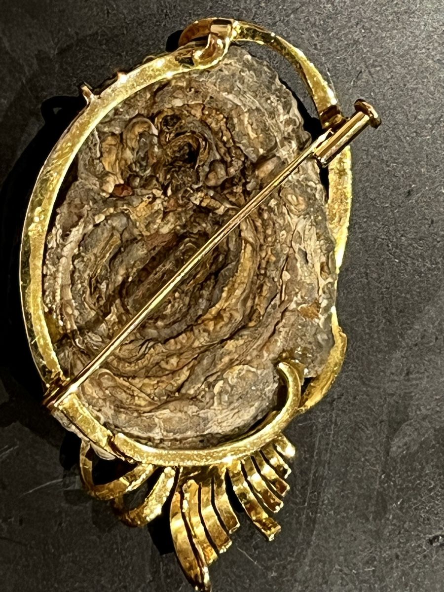 Broschen & Nadeln: Brosche mit Achat und Goldfassung, guter Zustand – Gebraucht aus Rüti ZH von Walti0 1