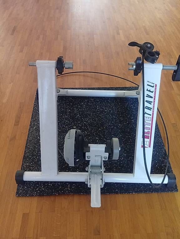 Hometrainer: Rouleau home-trainer pliable pour vélo – Gebraucht aus Eysins von Lochi1