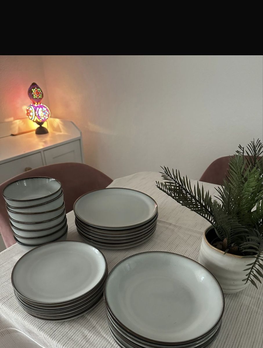 Ikea Set di piatti: Teller Geschirr-Set IKEA (Gladelig) – Usato da Liestal venduto da esr_9y9c 1