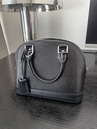 Louis Vuitton Alma Epi schwarz