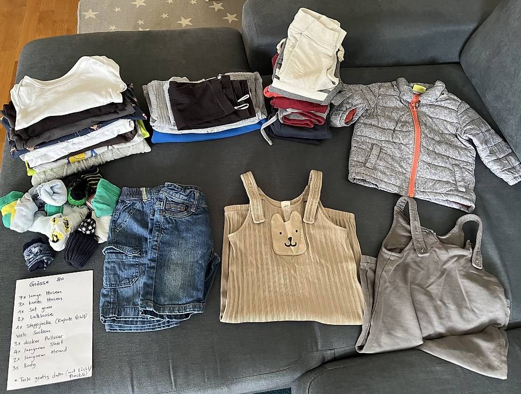 Lotti & Set di vestiti: Grosses Kleiderpaket Junge Grösse 80 – Usato da Stettlen venduto da Biienli