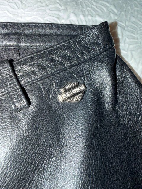 Harley-Davidson Pantaloni: Harley Davidson Halb leder Hose – Usato da Zollbrück venduto da Queenofdarkness 3