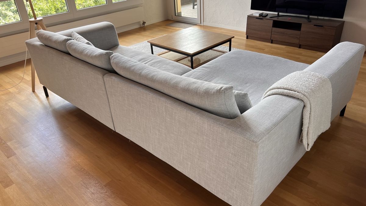 Divani: Sofa light grey fabric L-shape good condition – Usato da Schaffhausen venduto da ari_7r7g 1