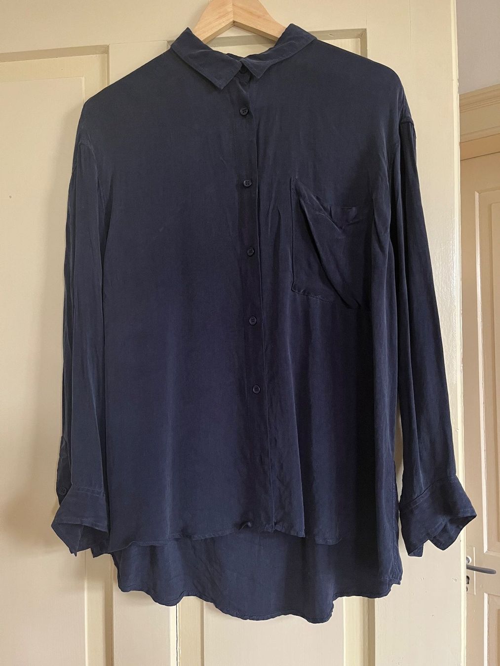 Camicette: Seidenbluse / Bluse/ American Vintage / dunkelblau – Usato da Winterthur venduto da kuhnanto