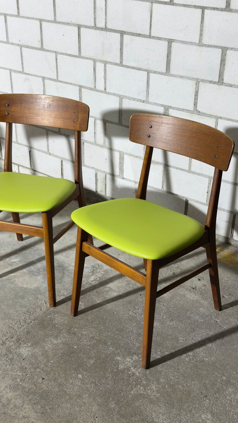 Sedie: Set aus vier Mid-Century-Modern-Esszimmerstühlen – Usato da Zürich venduto da Hedwig-steig 1