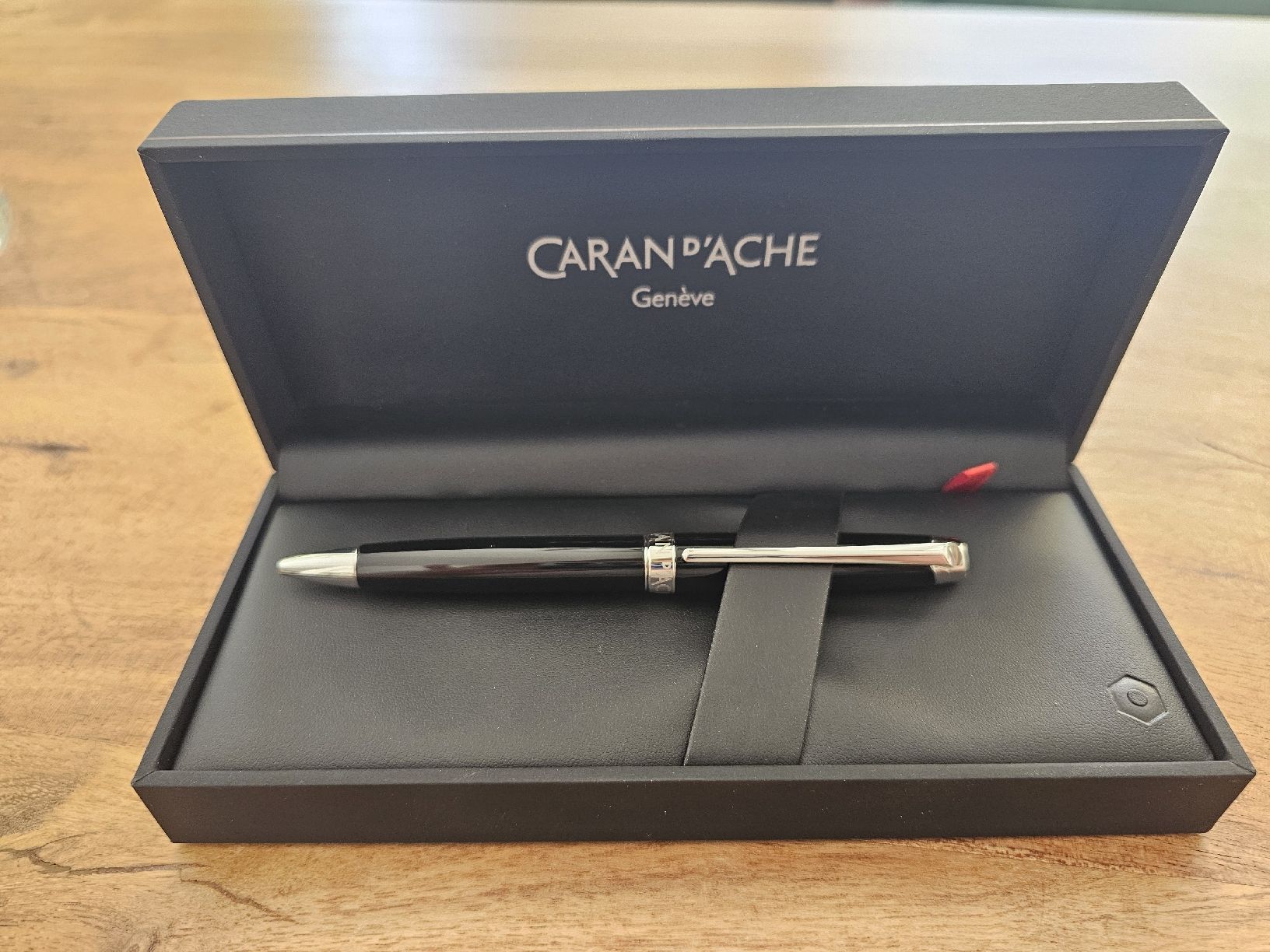 Caran D'Ache Penna & Evidenziatori: Caran D'Ache Léman Kugelschreiber – Nuovo e nell'imballaggio originale da Allschwil venduto da arasacahaia
