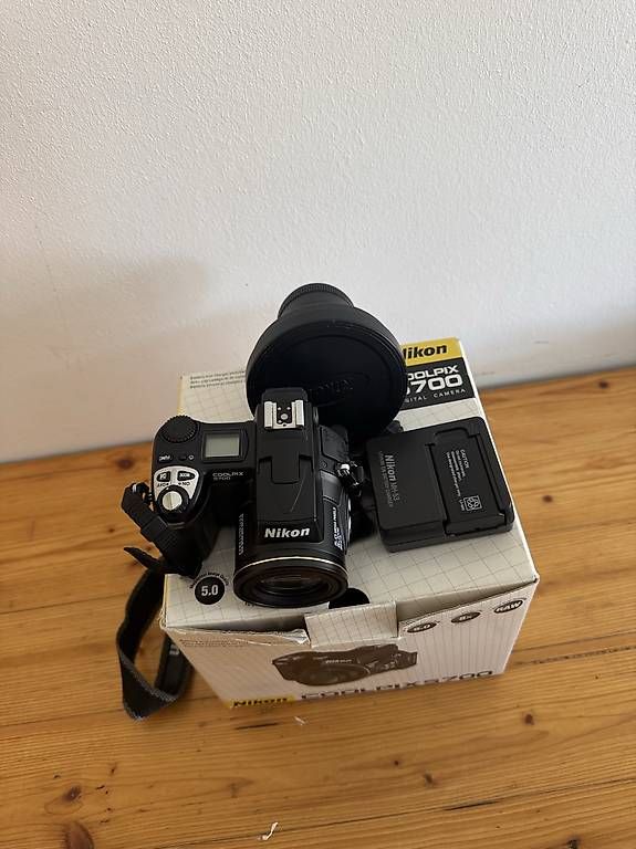 Fotocamera: Nikon  – Usato da Herrliberg venduto da Andreiarodrigues 1