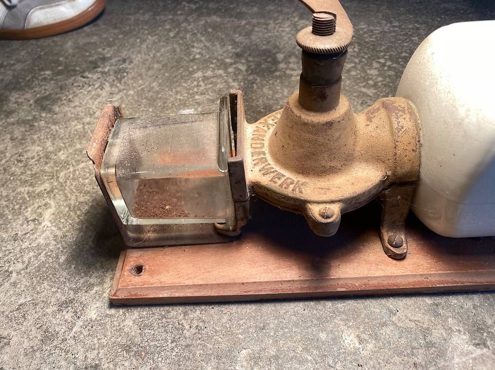 Elettrodomestici da cucina: Antike Kaffeemühle – Usato da Weinfelden venduto da yannic_hinrichs 1