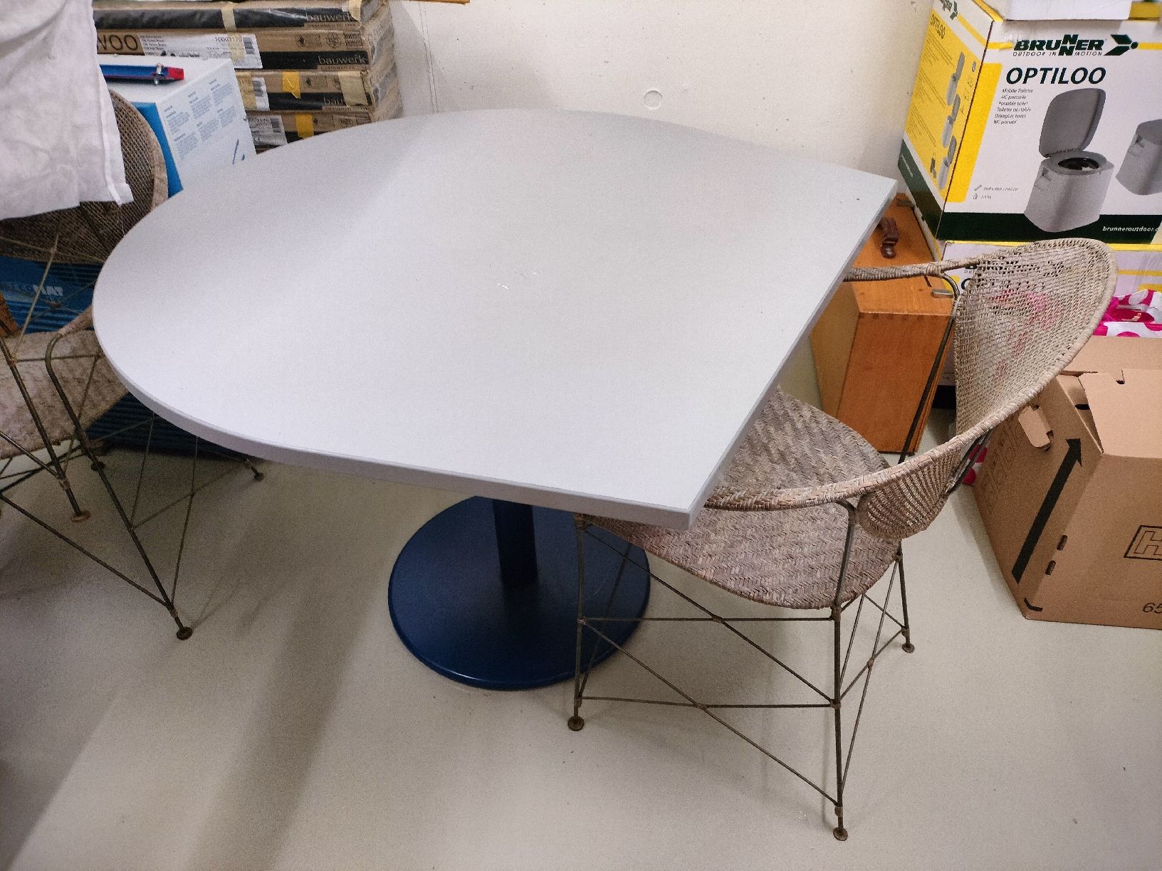 Tables: Spezieller Tisch – D'occasion à Seuzach par Flyinghirsch69 2