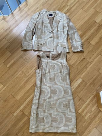 Kleid und Blazer