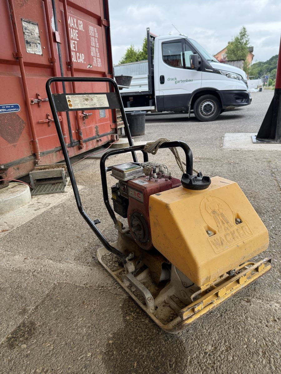 Wacker Neuson Tutte le macchine: Wacker Neuson Rüttelplatte  – Difettoso da winterthur venduto da Schwan-Felix