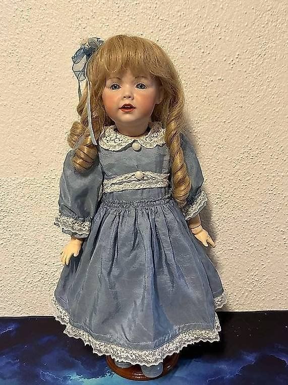 Poupées: Wunderschöne Vintage-Puppe – Neuf (Voir description) à Wil SG par Nvik