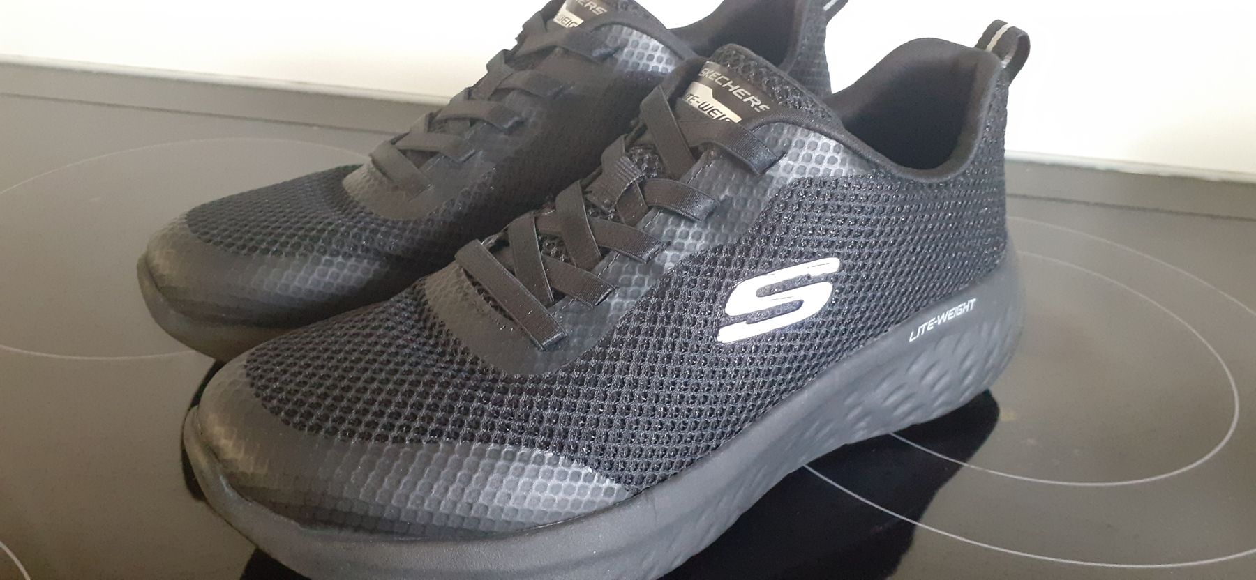 Skechers Scarpe da donna: Sketchers Gr. 37 schwarz – Usato da Winterthur venduto da fabelwin 2
