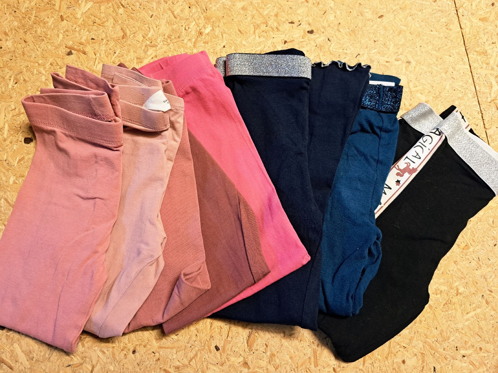 Lotti & Set di vestiti: Grosses Kleiderpaket Mädchen Gr.104 – Usato da Basadingen venduto da Perlenfee_Schweiz 2