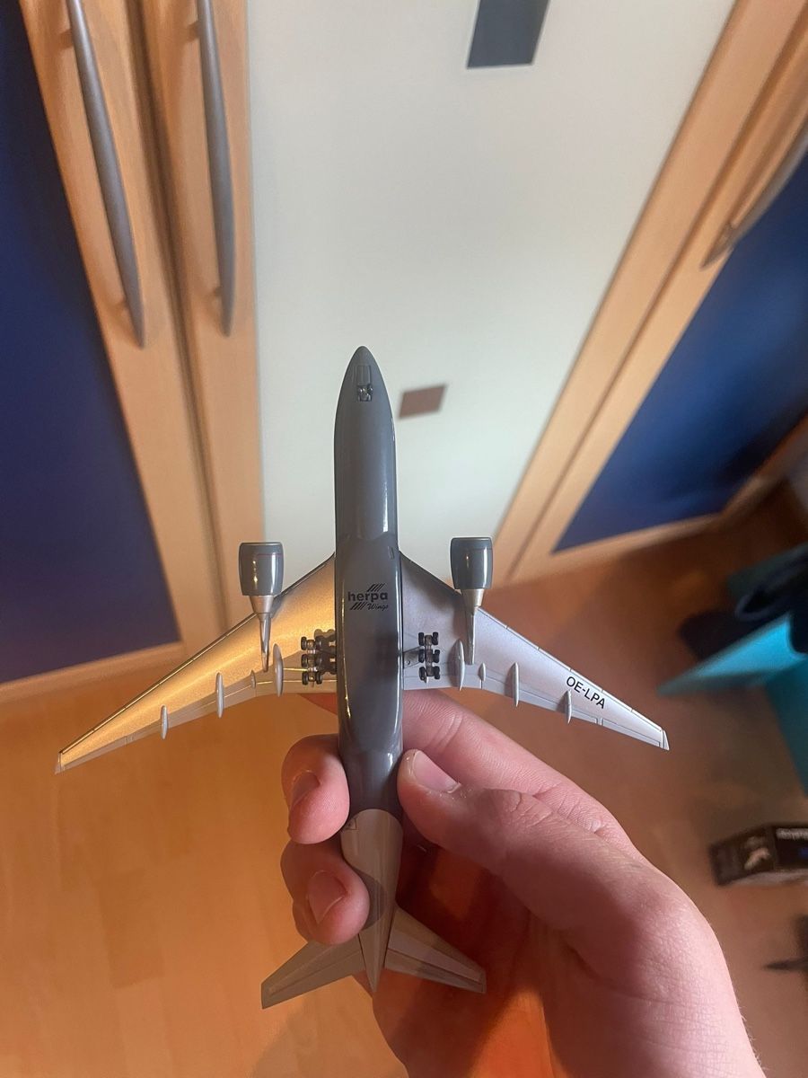 Herpa Modellbausätze & Standmodelle: Modèle d’un 777-200 Lauda 1:400 – Gebraucht aus Chippis von Gini17 4