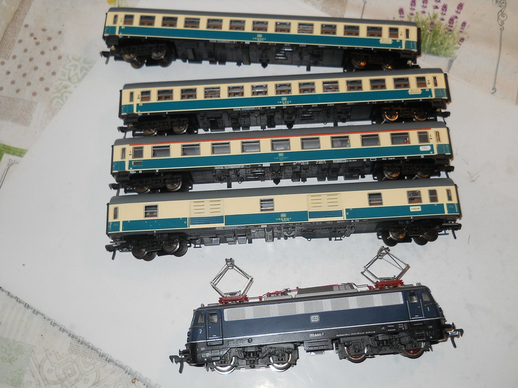 Fleischmann Modelleisenbahnen: Fleischmann Fernzug der DB mit E 110 444-7 – Gebraucht aus Schwanden GL von roerich20