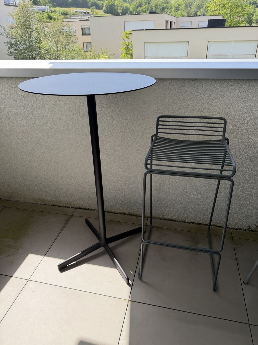 Tavoli: Bartisch mit Barhocker, ideal für den Balkon! – Usato da Zürich venduto da skugler