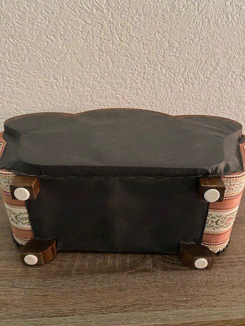 Giocattoli: Puppen-Sofa / Wunderschöne Arbeit – Nuovo (secondo la descrizione) da Winterthur venduto da Naturewoman 2