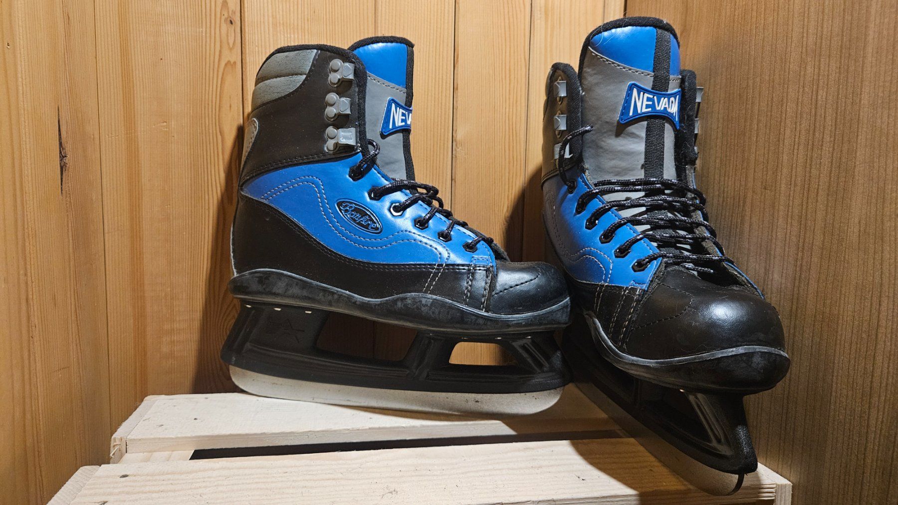 Pattini da ghiaccio: Bequeme Schlittschuhe Gr. 37/38 – Usato da Finsterwald LU venduto da zabryna