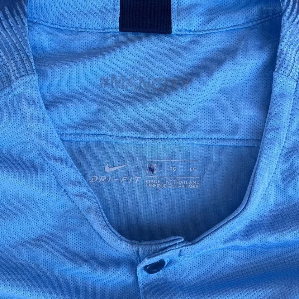 Nike Canottiere & Pantaloni: Manchester City Trikot – Usato da Riehen venduto da RESTREET 3