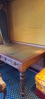 Typischer victorianischer englischer Partner Desk