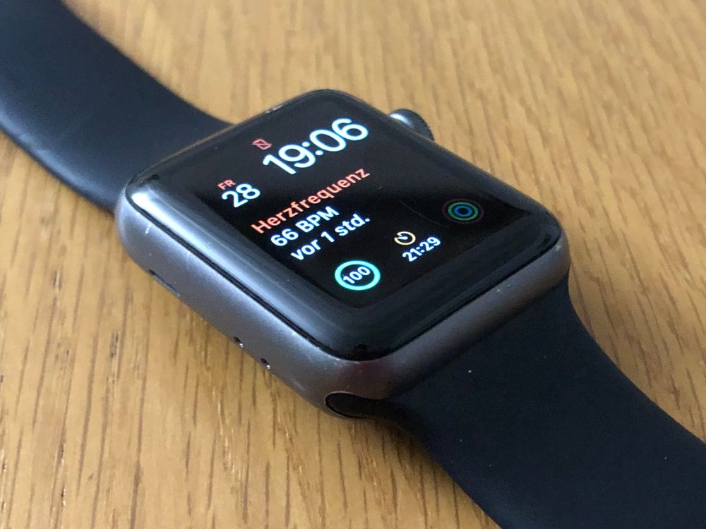 Apple Smartwatch: Apple Watch Series, Akkurestkapazität 97%, Displaydefekt – Défectueux à Aadorf par kar_7xxc 4