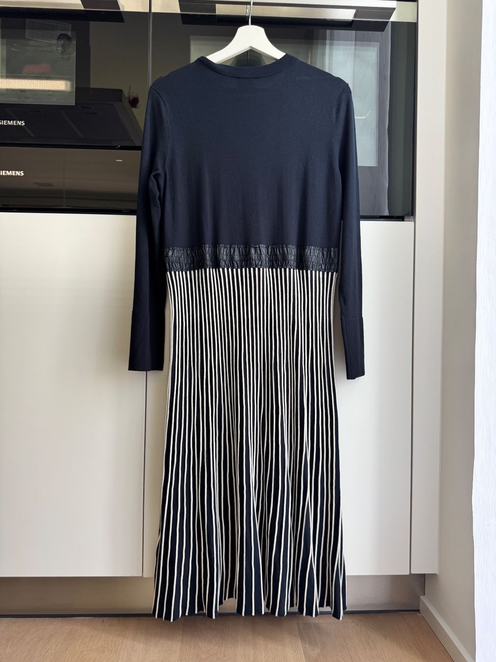 Bogner Vestiti: BOGNER Samina Navy Kleid, Strickkleid, Gr 38 – Nuovo (secondo la descrizione) da Meilen venduto da JuliaFantasma 2