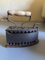 Ferro da stiro antico in ghisa, pezzo da collezione unico 59