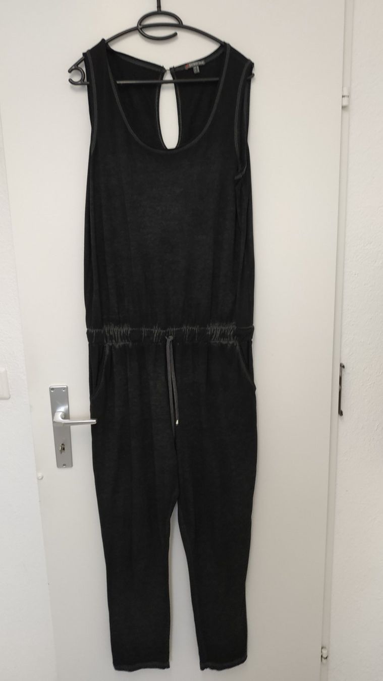 Tute: Jumpsuit Grösse 40 in schwarz – Usato da Dübendorf venduto da Jolenia