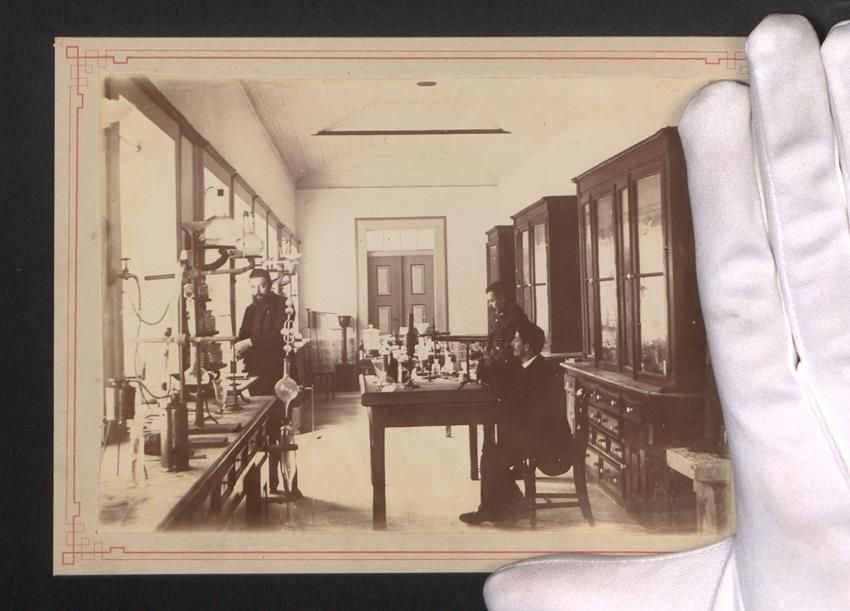 Fotografie & Manifesti: Fotografie Chemiker in einem Labor – Usato da Berlin venduto da bartko-reher
