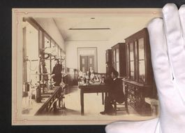 Fotografie Chemiker in einem Labor