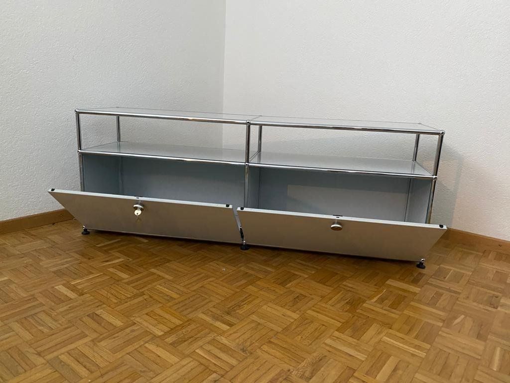 USM Mobili TV: USM TV Lowboard Lichtgrau oder in Mattsilber – Usato da Zürich venduto da LUXUS2020 1