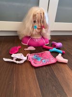 Puppe mit Zubehör blondes Haar guter Zustand