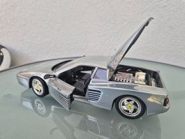 Ferrari 512Testarossa Chrom von Hot Wheels 1:18