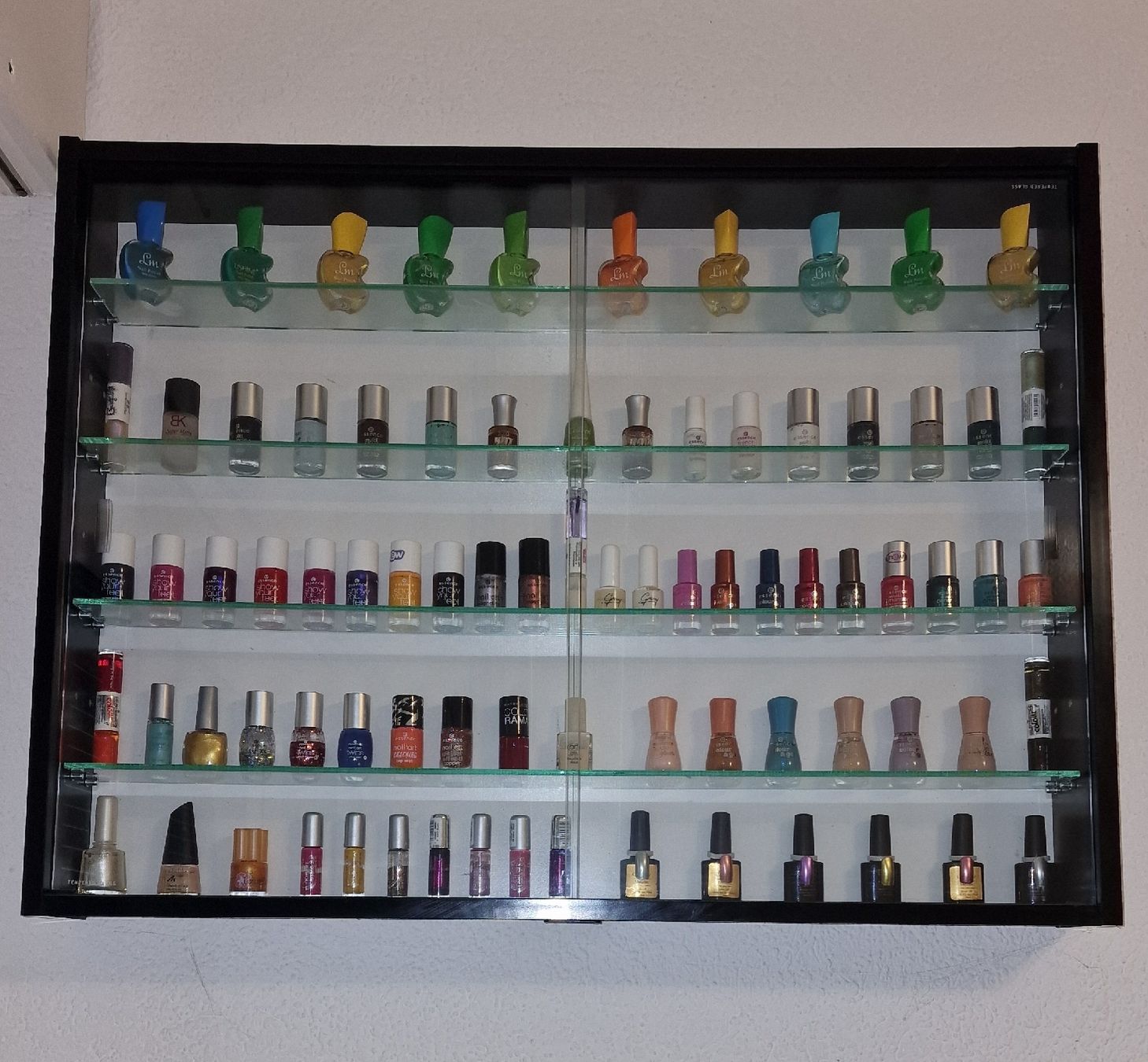Smalto per unghie: Wandvitrine inklusive Nagellacke – Nuovo (secondo la descrizione) da Kehrsatz venduto da MyShoppy