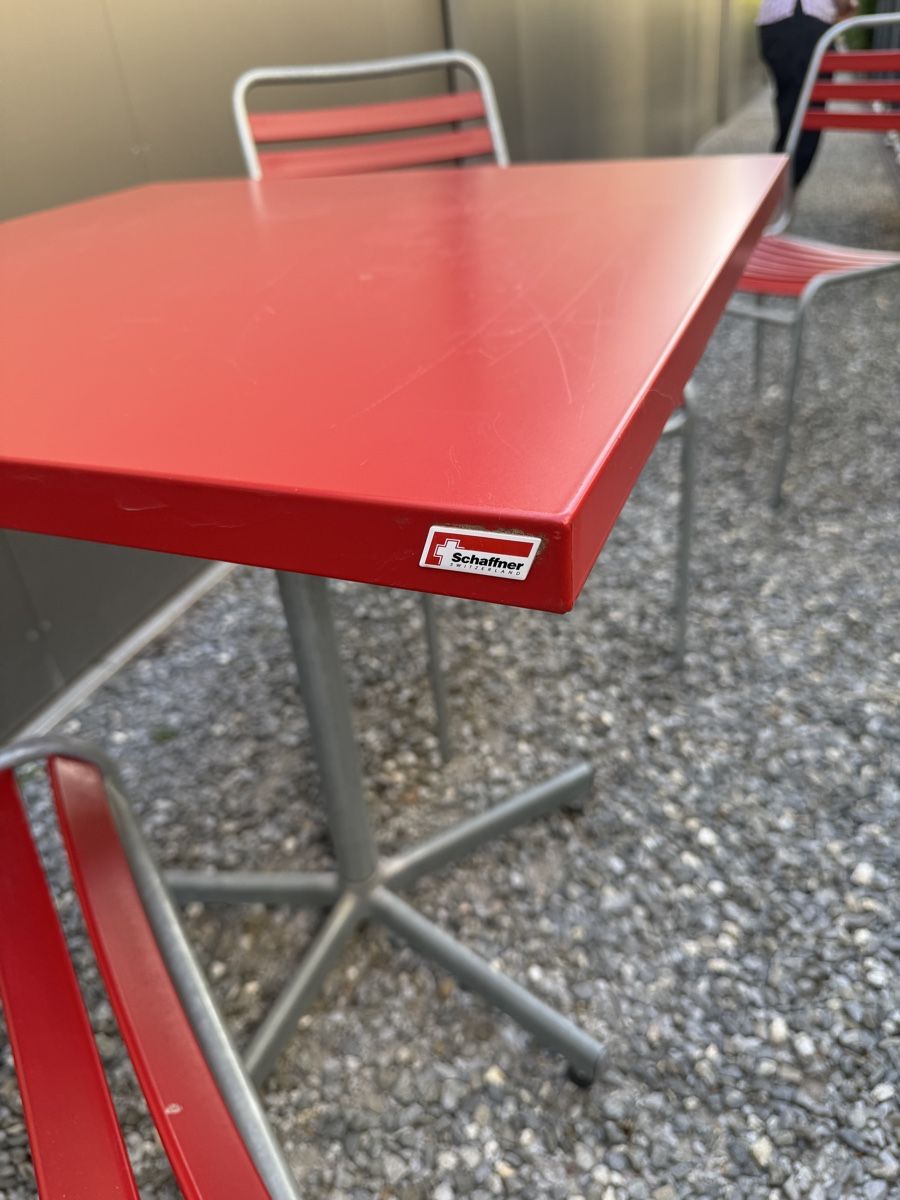 Tavoli: Gartentisch von Schaffner rot – Usato da Horgen venduto da Pezi8810 1