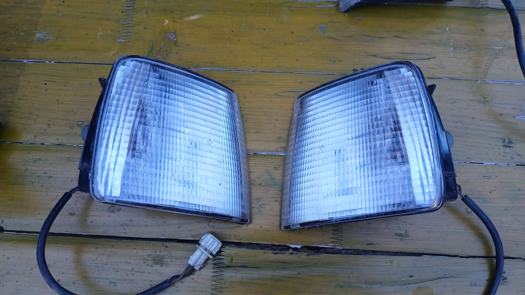 Volkswagen Tutti pezzi di ricambio auto: VW Passat Blinker L+R Vorne gebraucht. – Usato da Wichtrach venduto da Crevo 1