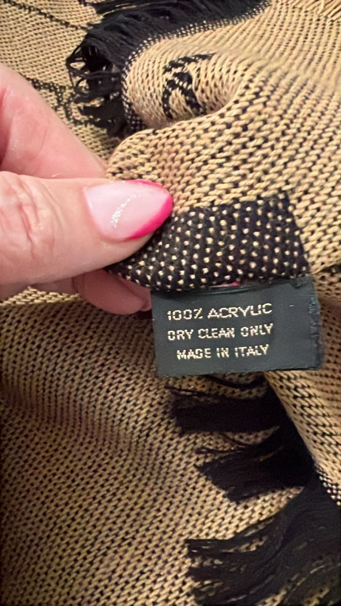 Prada Foulard & Sciarpe: ORIG.**FENDI**SCHALL***SEHR SCHÖN & PREISWERT*** – Usato da Zürich venduto da Ceca52 2