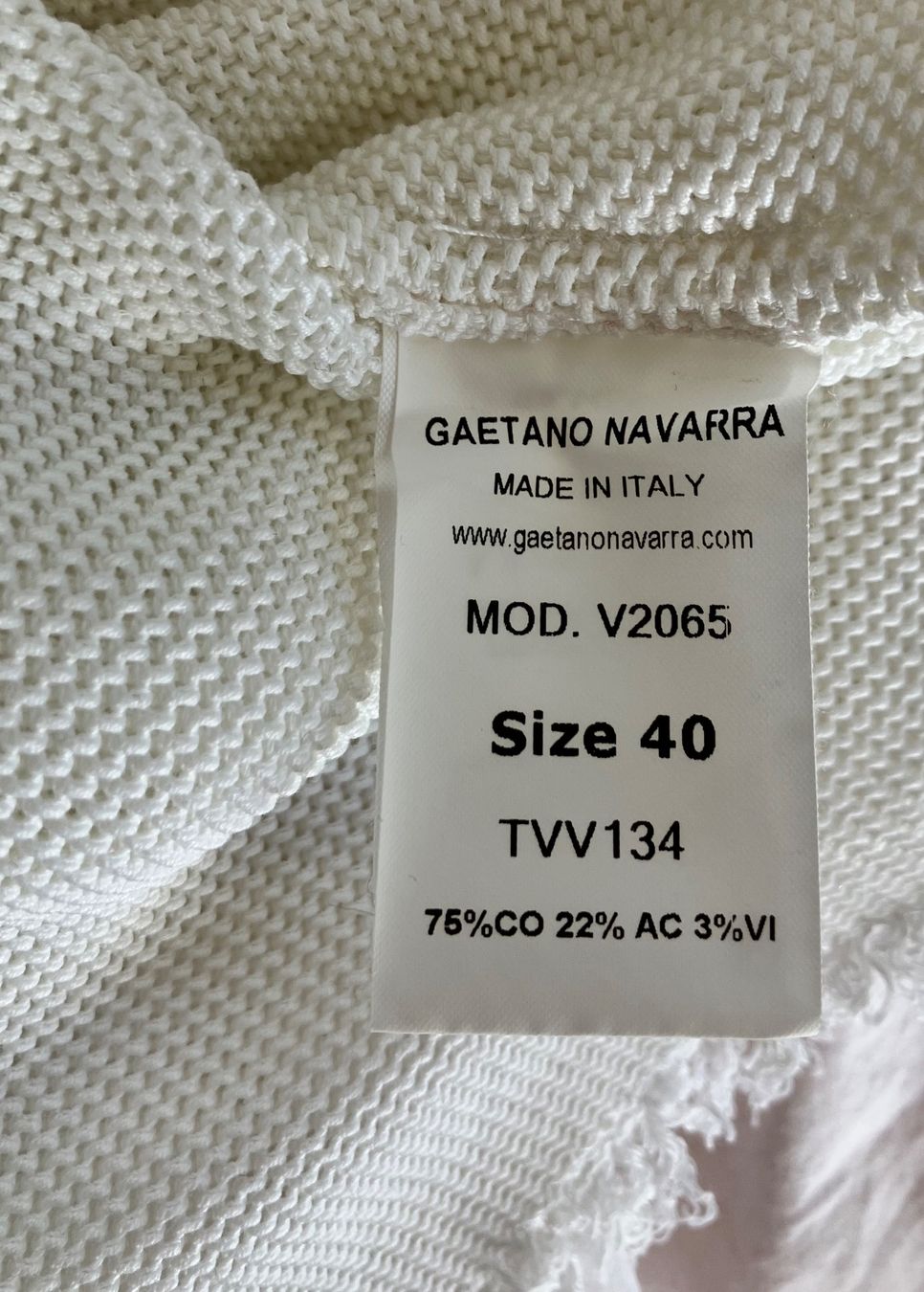 T-shirt: Gaetano Navarra Gr.34 – Usato da Mürren venduto da Ne-le 6