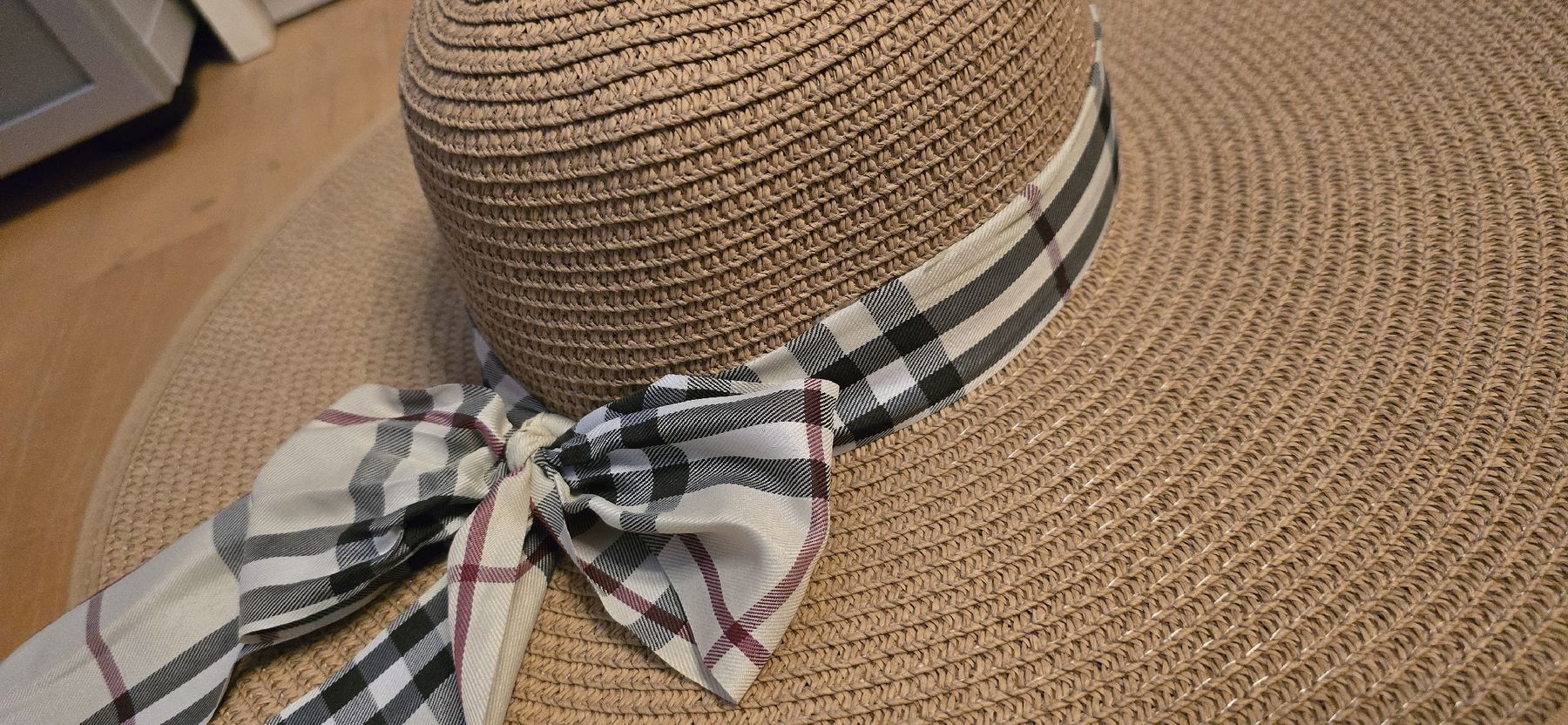 Copricapi, berretti & cappellini: Sonnenhut mit Burrberrystyle Band – Nuovo (secondo la descrizione) da Schöftland venduto da Demndy 3