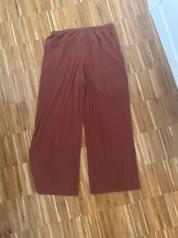 Pantaloni: Uniqlo Hose – Usato da Zürich venduto da _nushy