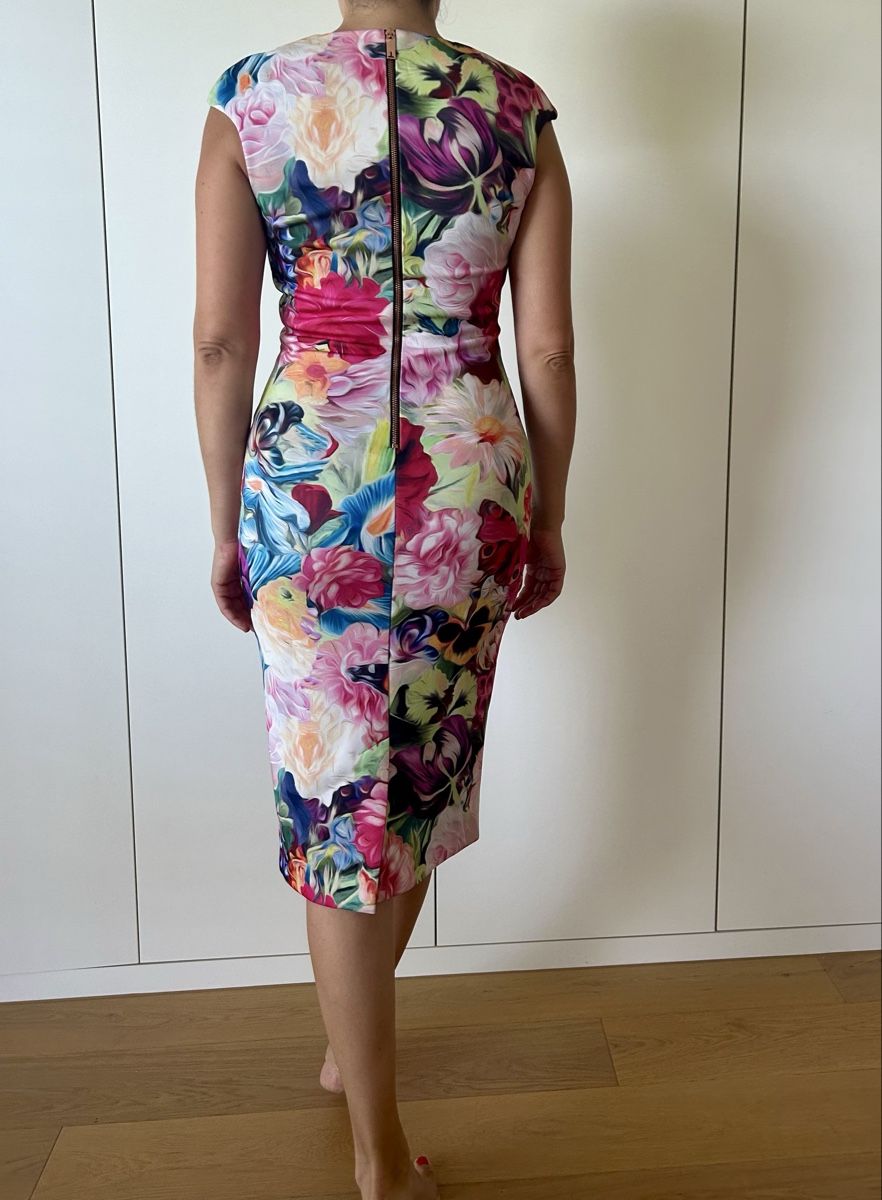 Ted Baker Robes: Ted Baker Etui Kleid Grösse 36 top Zustand – Neuf (Voir description) à Root par pem_xnw7 1