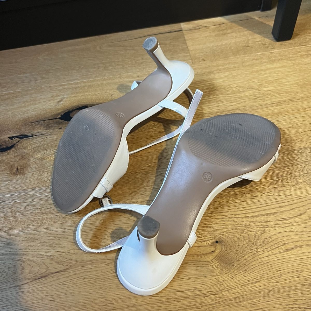 Graceland Damenschuhe: Weisse Sandalen mit Absatz & Glitzerdetails – Neu (gemäss Beschreibung) aus Chur von noe_mh8b 2