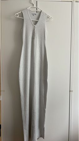 Robe côtelé gris clair. Taille S/M